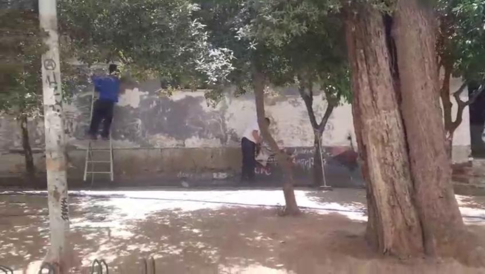 18/7/2024: εργάτες εκτελούν μη αδειοδοτημένες εργασίες στις όψεις του κτιρίου
