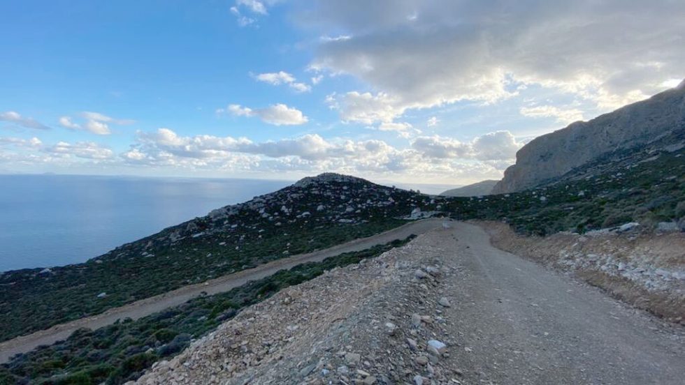paranomoi dromoi amorgos