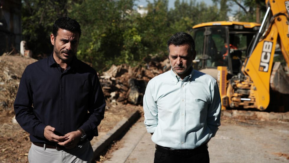 O δήμαρχος Αθηναίων, Χάρης Δούκας, με τον αντιδήμαρχο Υποδομών Αντρέα Γραμματικογιάννη