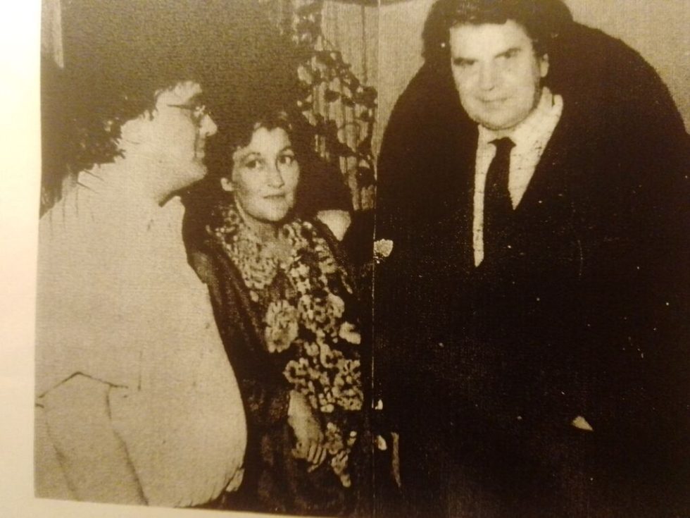 Μάιος 1990. Ο Μίκης με τη Μαρία Δημητριάδη και τον συνεργάτη, τότε, της εφημερίδας «Θεσσαλονίκη» και σήμερα της «Εφ.Συν.» (Αρχείο Δ. Δημητρακούδη)