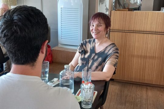 Ο «Ντανιέλ» προτίμησε να μιλήσει με ψευδώνυμο και να φωτογραφηθεί με την πλάτη στον φακό