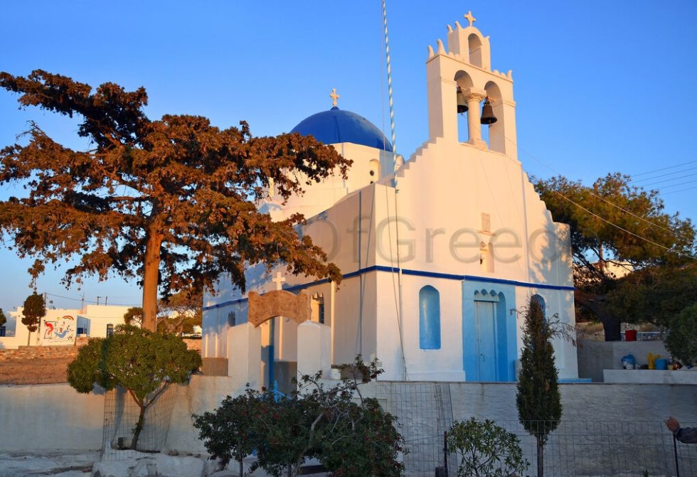 Ο ναός του Ταξιάρχη στο λιμάνι είναι κτίσμα του 1896