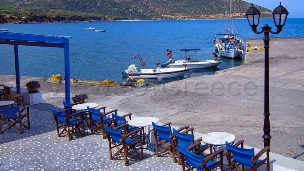 Στην Παραλία υπάρχουν ταβέρνες και πολύ όμορφα καφέ