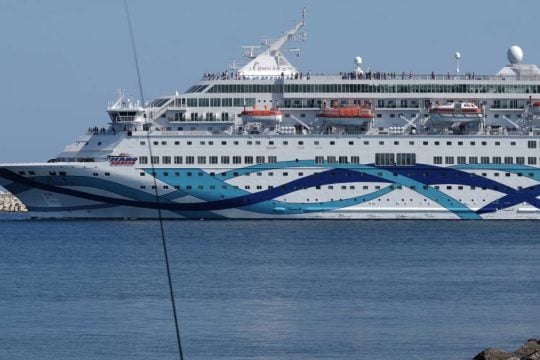 Το κρουαζερόπλοιο «Crown Iris»