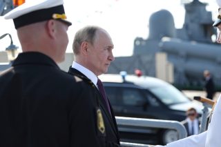 Επίσκεψη του Βλ. Πούτιν στην φρεγλατα "Admiral Grigorovich", έξω από την Αγία Πετρούπολη