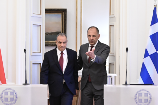 ο Γιώργος Γεραπετρίτης με τον Μπαντρ Αμπντελάτι