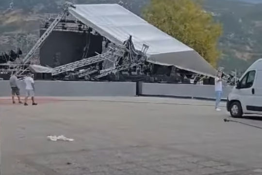 κατάρρευση σκηνής στα Ιωάννινα