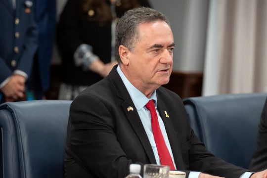 Ανοίγει δικαστική έρευνα στην Ελλάδα κατά του Ισραηλινού υπουργού Άμυνας