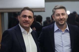 Ο Τσουκαλάς απαντά στην Κεραμέως: Η μείωση των ωρών εργασίας μπορεί να λειτουργήσει ως εργαλείο αναδιανομής