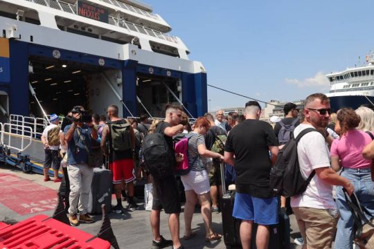 Αναχώρηση του Blue Star Delos Παρασκευή 8.8.2025