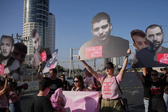 Μπλόκο από πολίτες στο Ισραήλ ζητώντας την απελευθέρωση των ομήρων