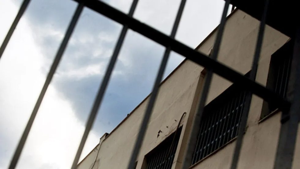 Χανιά: Κρατούμενοι έβαλαν φωτιά στο κελί τους - Στο νοσοκομείο από τους καπνούς επτά άτομα