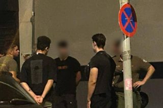 Aστυνομικοί και συλληφθέντες