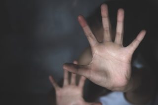 κακοποίηση γυναίκας