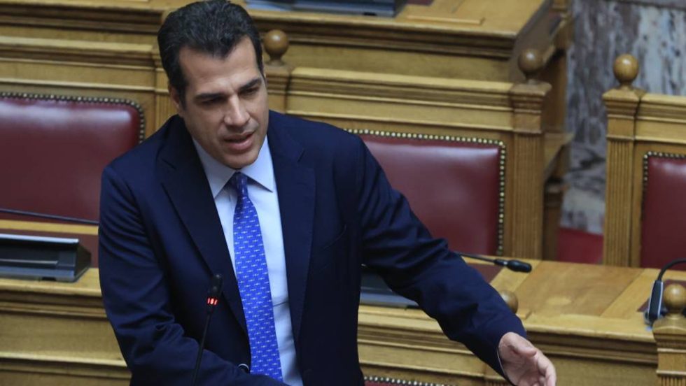 Ο Θάνος Πλεύρης στη Βουλή