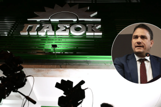 Στα κεντρικά γραφεία της Χαριλάου Τρικούπη θα γίνουν οι τέσσερις θεματικές συνεντεύξεις του ΠΑΣΟΚ. Δεξιά: O εκπρόσωπος Τύπου του κόμματος Κ. Τσουκαλάς