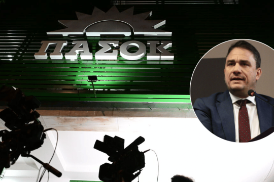 Στα κεντρικά γραφεία της Χαριλάου Τρικούπη θα γίνουν οι τέσσερις θεματικές συνεντεύξεις του ΠΑΣΟΚ. Δεξιά: O εκπρόσωπος Τύπου του κόμματος Κ. Τσουκαλάς