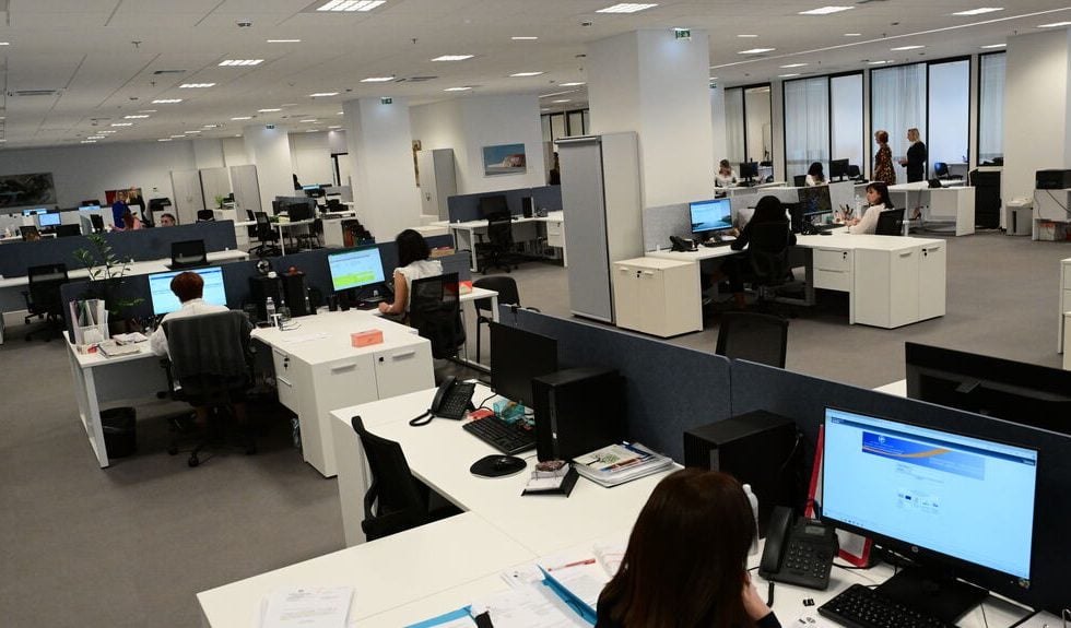 Έρχονται «ραβασάκια» σε 12.000 φορολογούμενους για αδήλωτα εισοδήματα