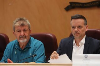 Ο Χάρης Δούκας προειδοποίησε την κυβέρνηση κατά τη χθεσινή συνέντευξη Τύπου ότι είναι αποφασισμένος να μην κάνει πίσω στο θέμα της Βασιλίσσης Ολγας. Αριστερά ο δήμαρχος Νεάπολης-Συκεών, Σίμος Δανιηλίδης