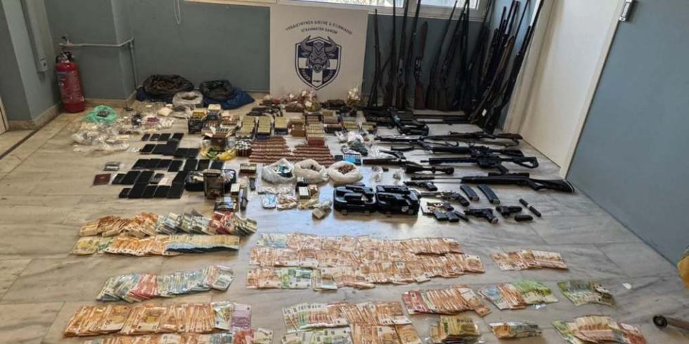 Από τα «ευρήματα» που κατάσχεσε η αστυνομία