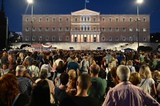 Συγκέντρωση αλληλεγγύης στην απεργία πείνας του Πάνου Ρούτσι έξω από την Βουλή