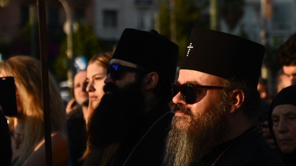 Συγκέντρωση ακροδεξιών και παραθρησκευτικών ομάδων, κατά της επανατοποθέτησης στην έκθεση «Σαγήνη του Αλλόκοτου» των έργων του Χριστόφορου Κατσαδιώτη
