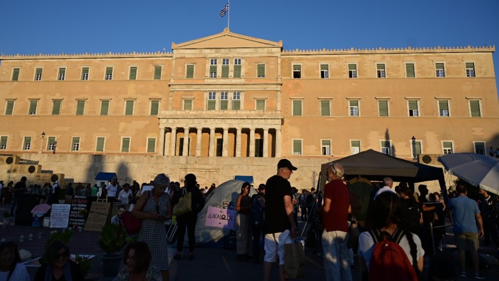 Εκδηλώσεις αλληλεγγύης στο Σύνταγμα, προς τον απεργό πείνας Πάνο Ρούτσι