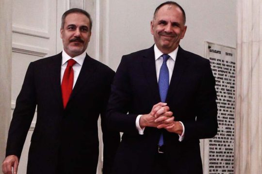 Γιώργος Γεραπετρίτης και Χακάν Φιντάν σε παλαιότερη συνάντηση. Ο Ελληνας υπουργός Εξωτερικών χαρακτήρισε «αμετροεπείς και άκαιρες» τις δηλώσεις του Τούρκου ομολόγου του για τον υπουργό Αμυνας Ν. Δένδια
