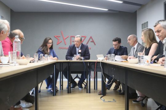 Ο Σωκράτης Φάμελλος με εκπροσώπους συνδικαλιστικών οργανώσεων