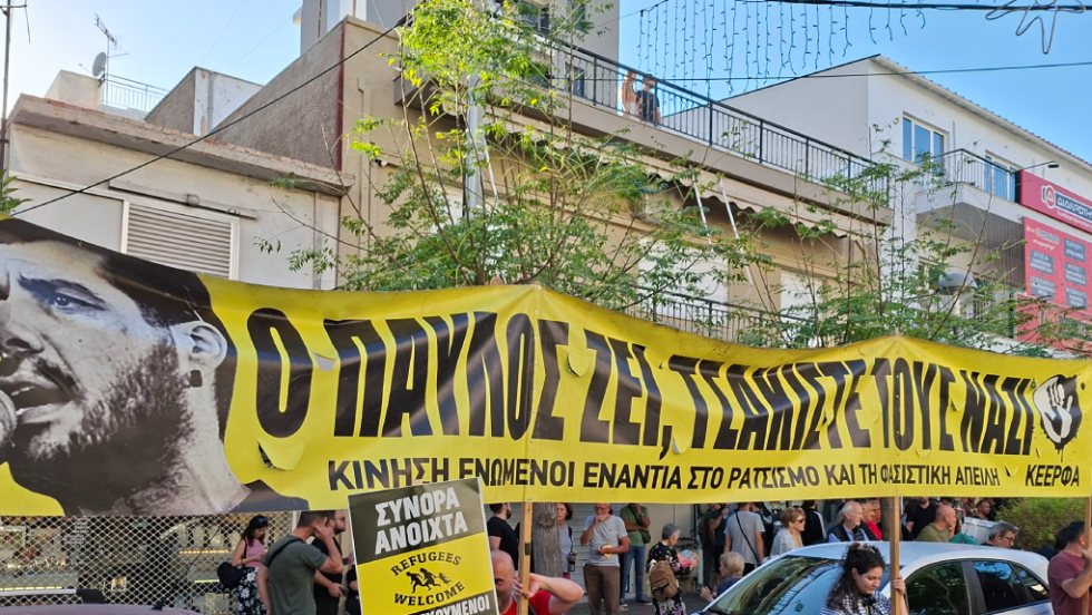 στο μνημείο του Παύλου Φύσσα