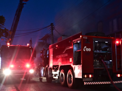Μυστήριο με τον νεκρό σε πυρκαγιά στην Πάτρα: Τα σενάρια που εξετάζονται μετά τον εντοπισμό καραμπίνας