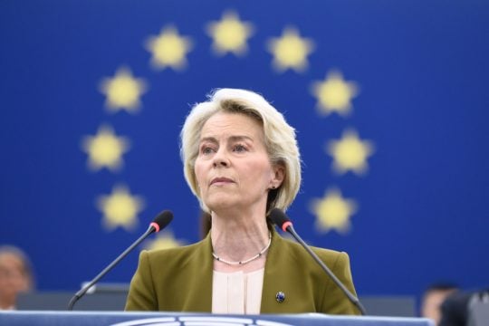 Δύσκολη συνάντηση φον ντερ Λάιεν με πρέσβεις της ΕΕ εν μέσω επικρίσεων