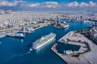 Κρουαζιερόπλοιο στο λιμάνι του Πειραιά