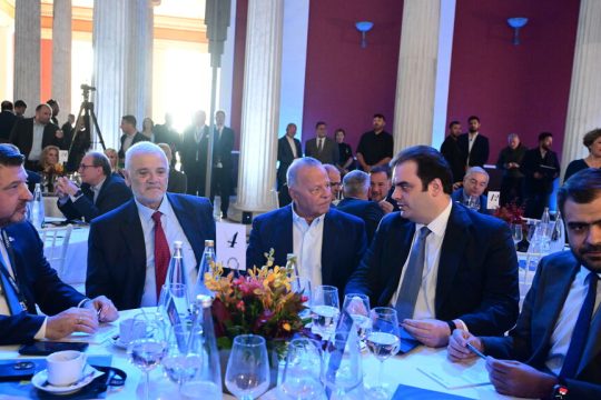 Ο Δημήτρης Μελισσανίδης με τον Ευάγγελο Μυτιληναίο, τον Κυριάκο Πιερρακάκη, τον Παύλο Μαρινάκη και τον περιφερειάρχη Αττικής Νίκο Χαρδαλιά