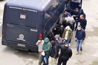 Οι 37, ενώ οδηγούνται στην Ευρωπαϊκή Εισαγγελία