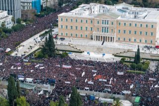 Από την μεγάλη συγκέντρωση στο Σύνταγμα για τα δυο χρόνια από την τραγική επέτειο των Τεμπών