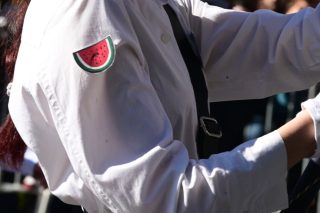 Η 14χρονη μαθήτρια Μ. που παρήλασε με το σύμβολο του παλαιστινιακού αγώνα