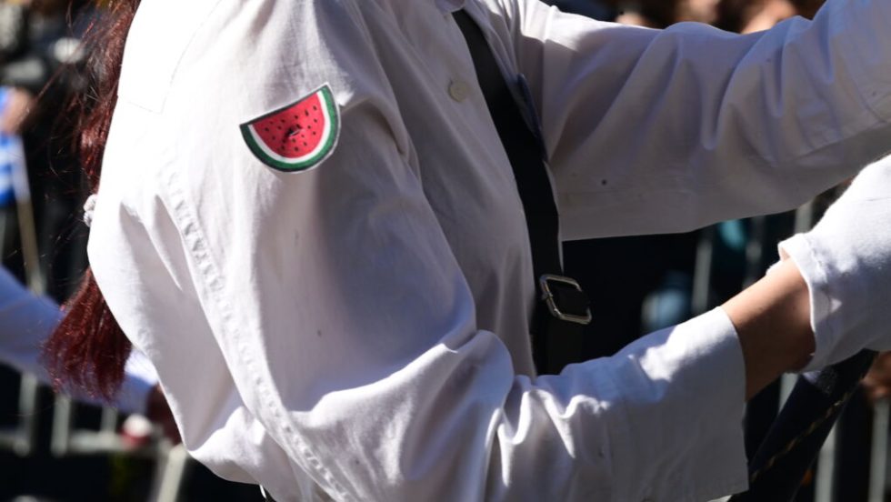 Η 14χρονη μαθήτρια Μ. που παρήλασε με το σύμβολο του παλαιστινιακού αγώνα