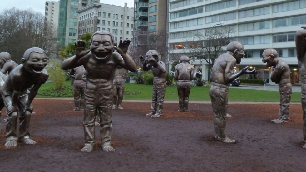 «A-maze-ing Laughter»,Yue Minjun