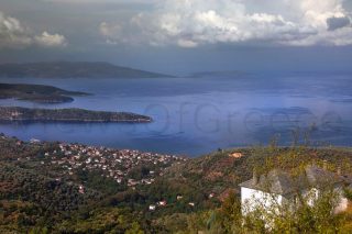 Θέα από τον Λαύκο προς τη Μηλίνα και τα νησάκια του Παγασητικού κόλπου