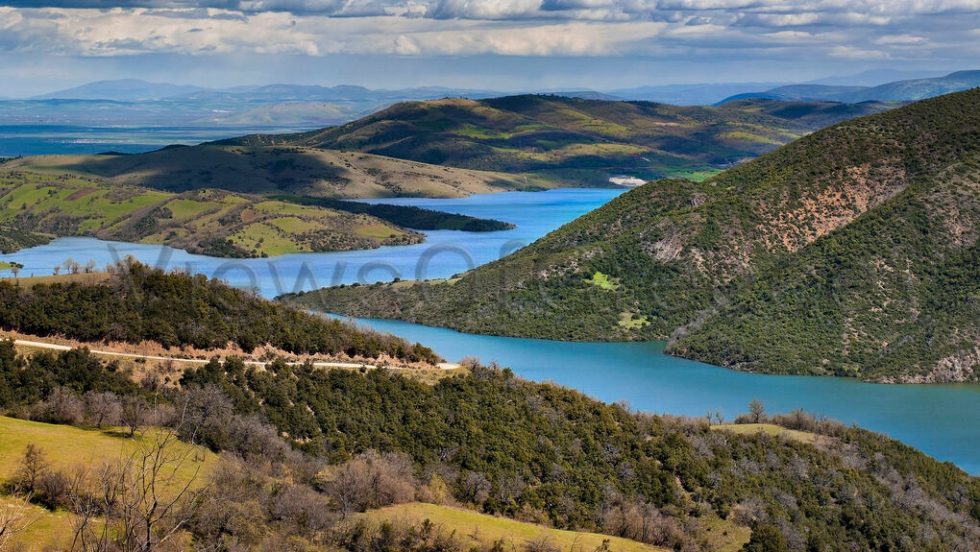 Πανοραμική άποψη της λίμνης του Σμοκόβου