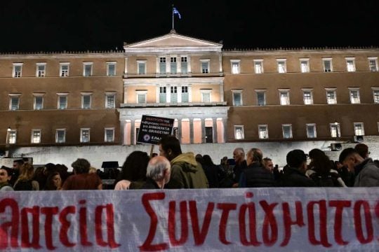 Κινητοποιήσεις έξω από τη Βουλή για την τροπολογία του Αγνωστου Στρατιώτη