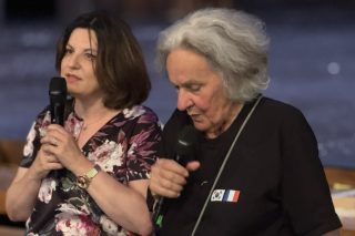 H Ελενα Παπαλεξίου με την Αριάν Μνουσκίν