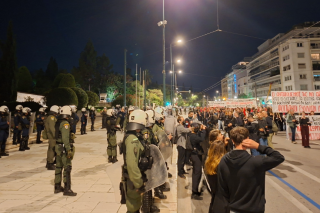 διαδήλωση μπροστά στον Άγνωστο Στρατιώτη