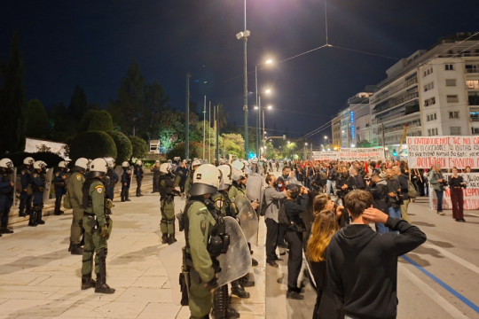 διαδήλωση μπροστά στον Άγνωστο Στρατιώτη