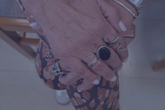 Κάθε Μία Ιστορία