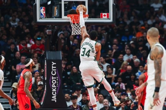 antetokounbo_1020