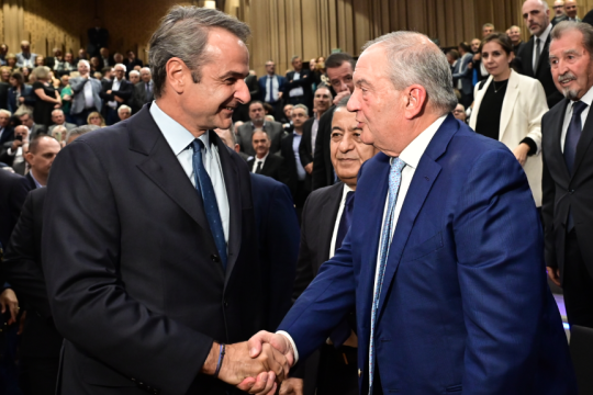 ο Κυριάκος Μητσοτάκης με τον Κώστα Καραμανλή