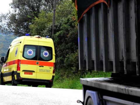 Νεκρός οδηγός στη Βαρυμπόμπη: Το όχημά του προσέκρουσε σε τοιχίο και τυλίχθηκε στις φλόγες