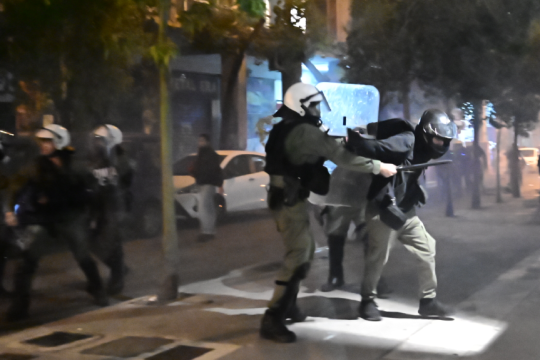 αστυνομική βία κατά διαδηλωτών